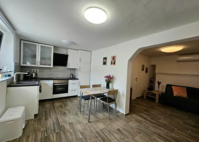 Apartments Mac Hulas By The Sea