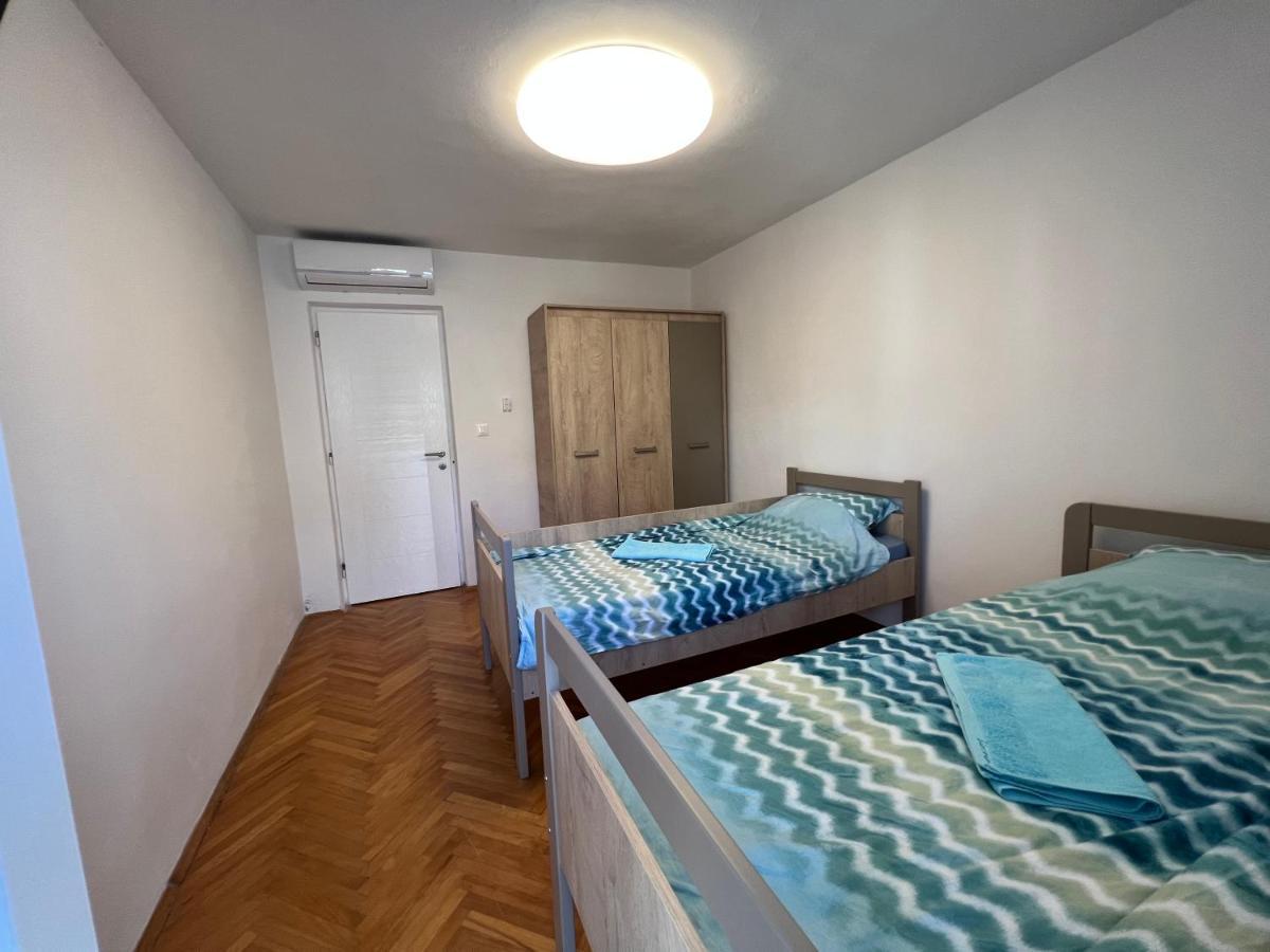 Mac Hulas By The Sea Apartment Tisno